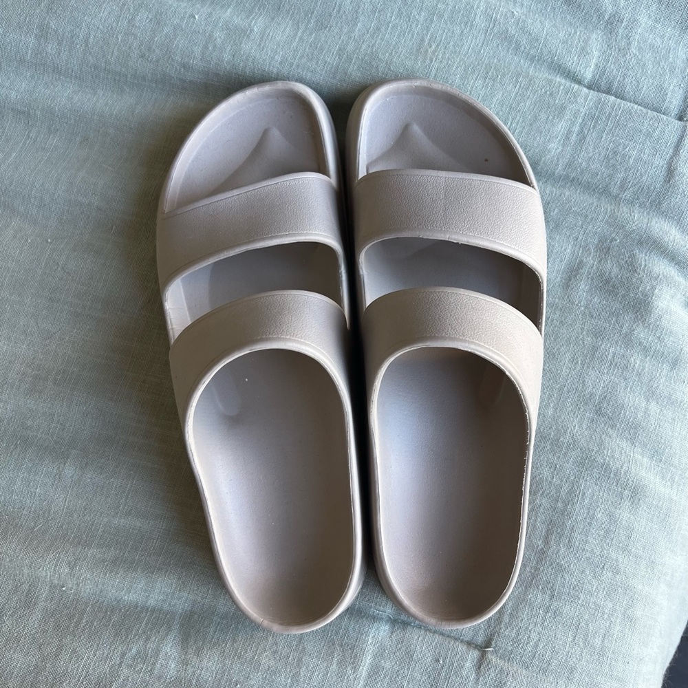 old navy beige sandals, women’s size 7